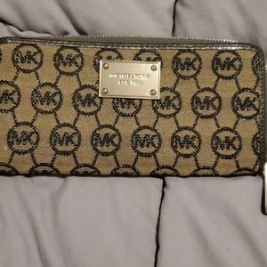 Nwot Michael Kors zip around wallet